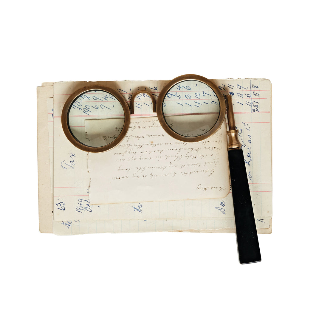 Spectacle Magnifying Glass