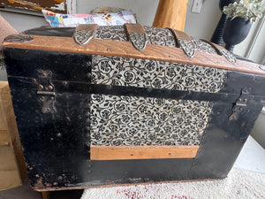 Vintage Humpback Trunk