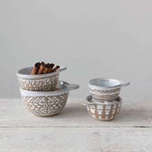 Embossed Measuring Cups